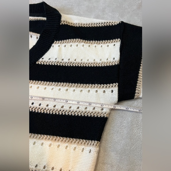 Elegant Black and Cream Striped V-Neck Sweater - Picture 6 of 7